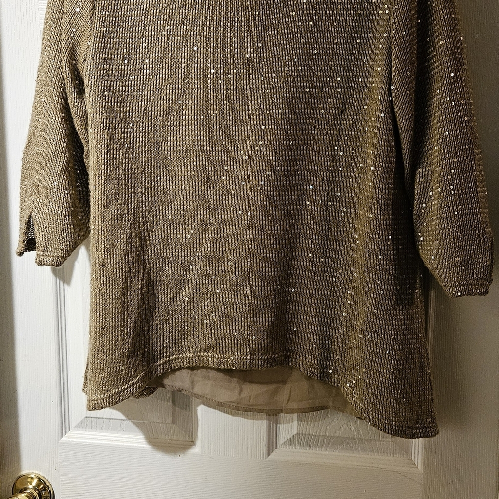 Women's sweater with lining and split back